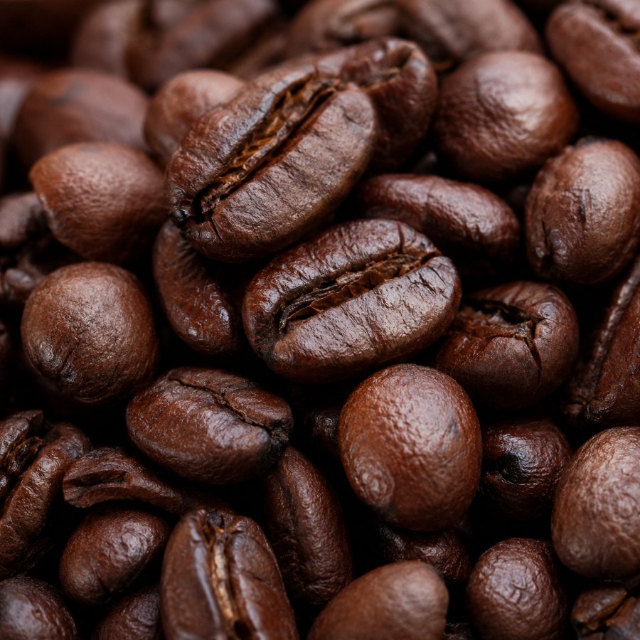Granos de café tostados en primer plano